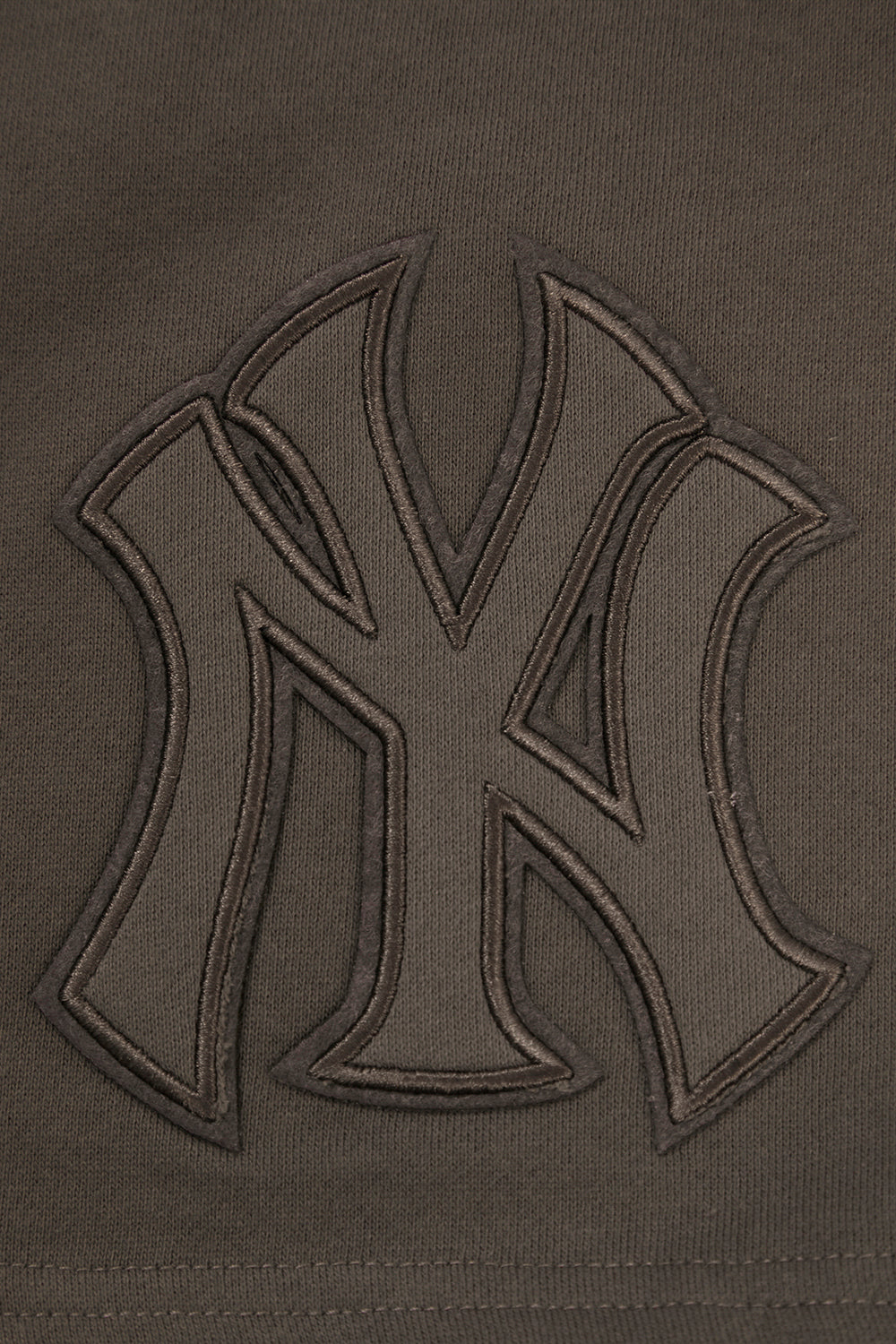 Pro Standard New York Yankees Neutral FLC Shorts