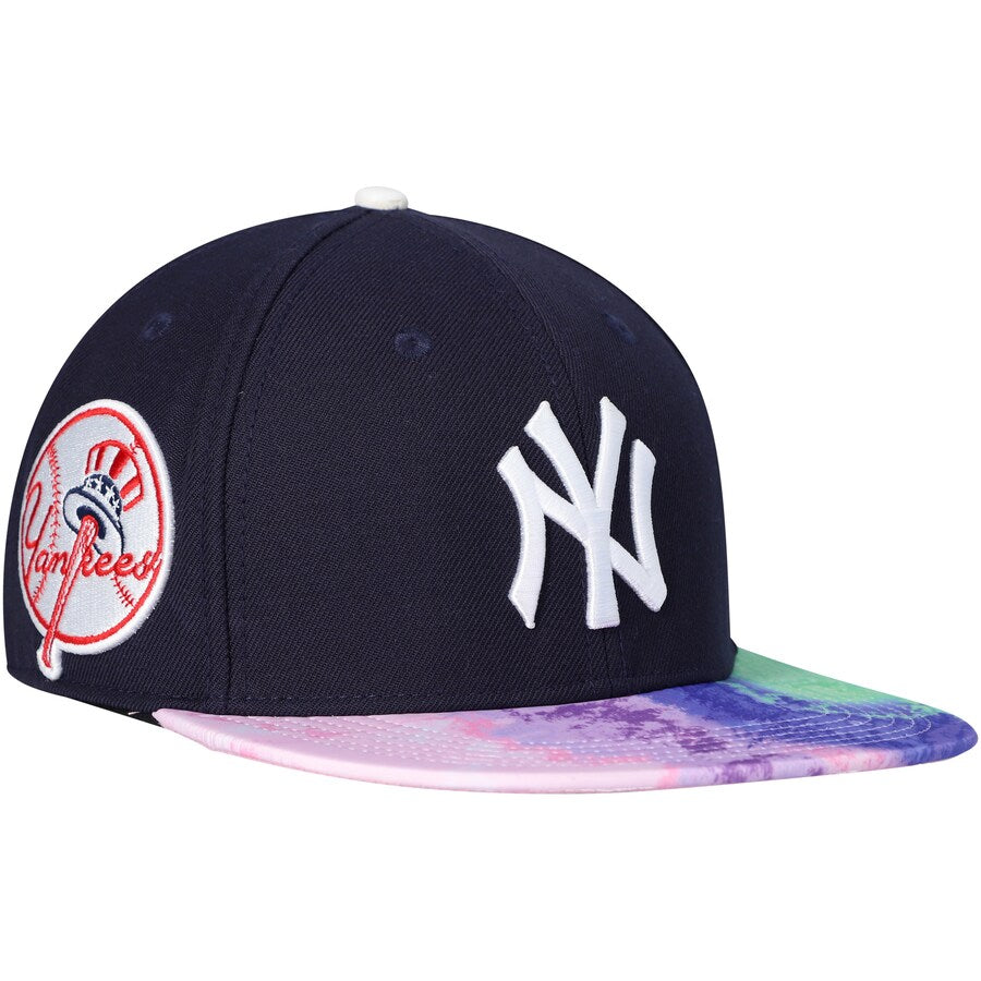 Pro Standard New York Yankees Dip-Dye Snapback Hat