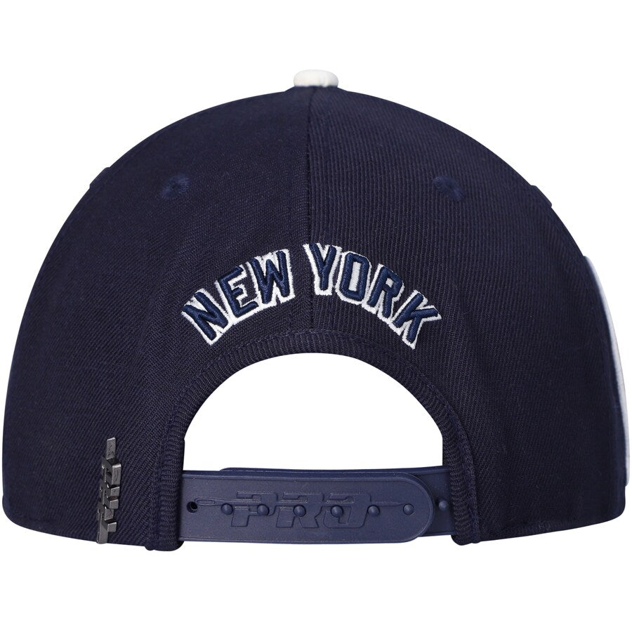Pro Standard New York Yankees Dip-Dye Snapback Hat