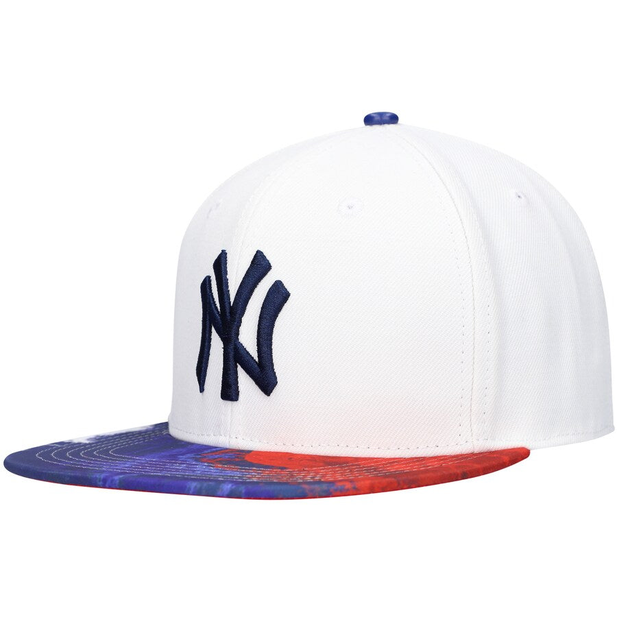 Pro Standard New York Yankees Dip-Dye Snapback Hat