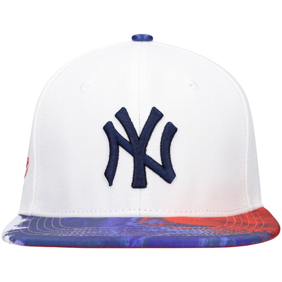 Pro Standard New York Yankees Dip-Dye Snapback Hat