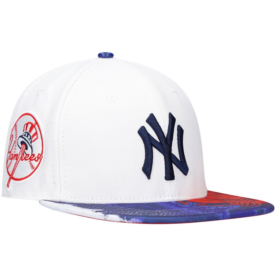 Pro Standard New York Yankees Dip-Dye Snapback Hat