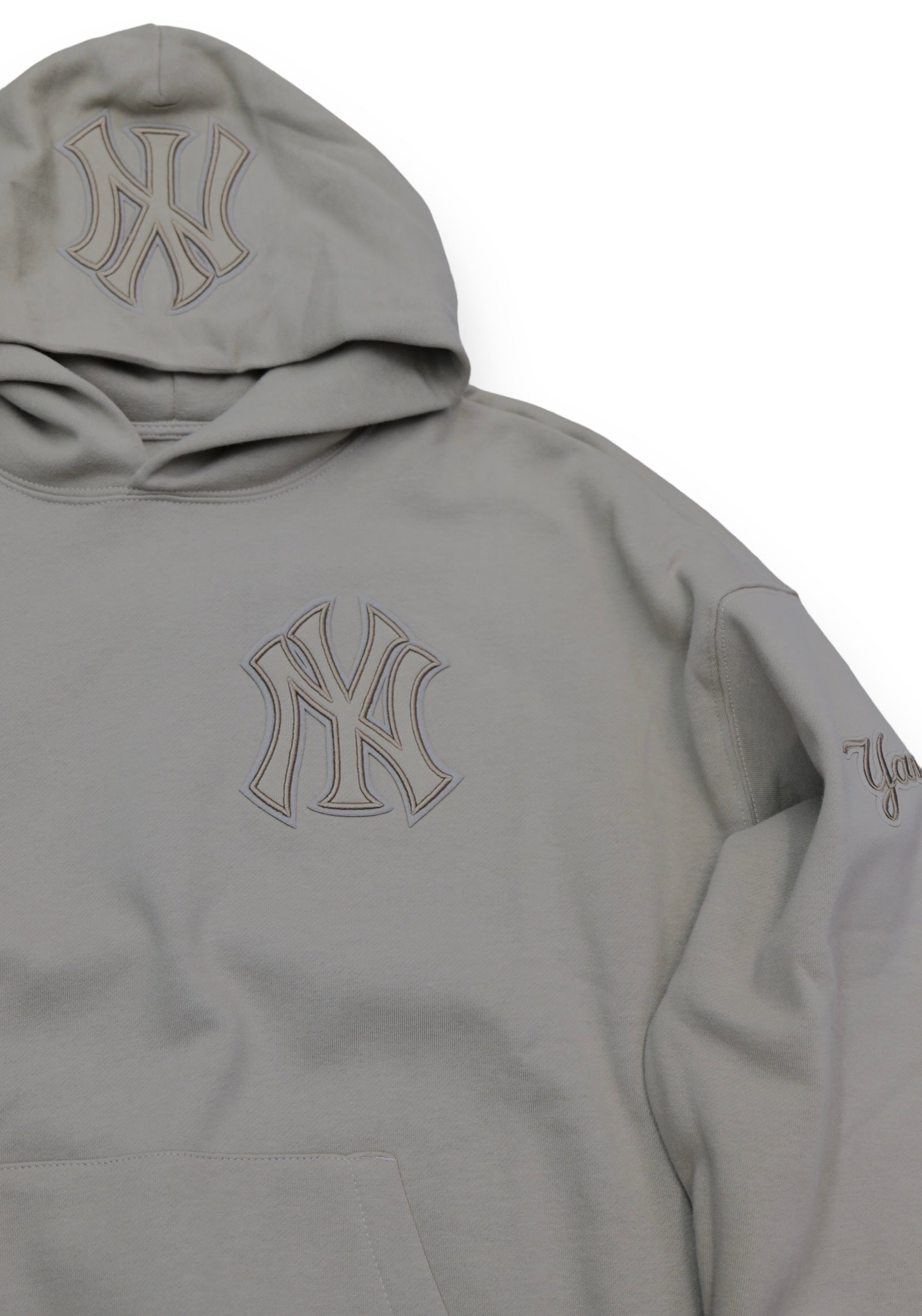 Pro Standard New York Yankees Sweatsuit (Taupe)