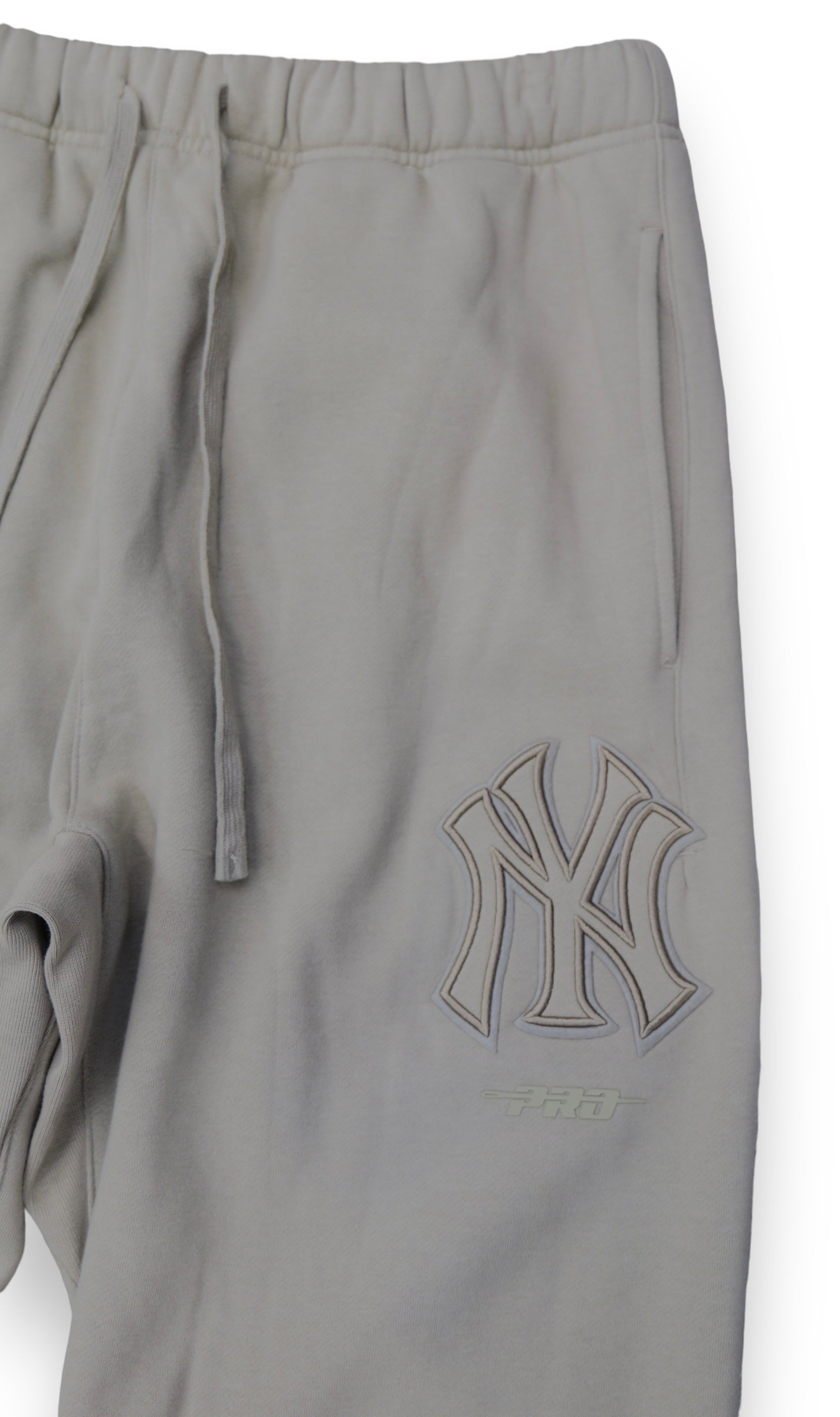 Pro Standard New York Yankees Sweatsuit (Taupe)