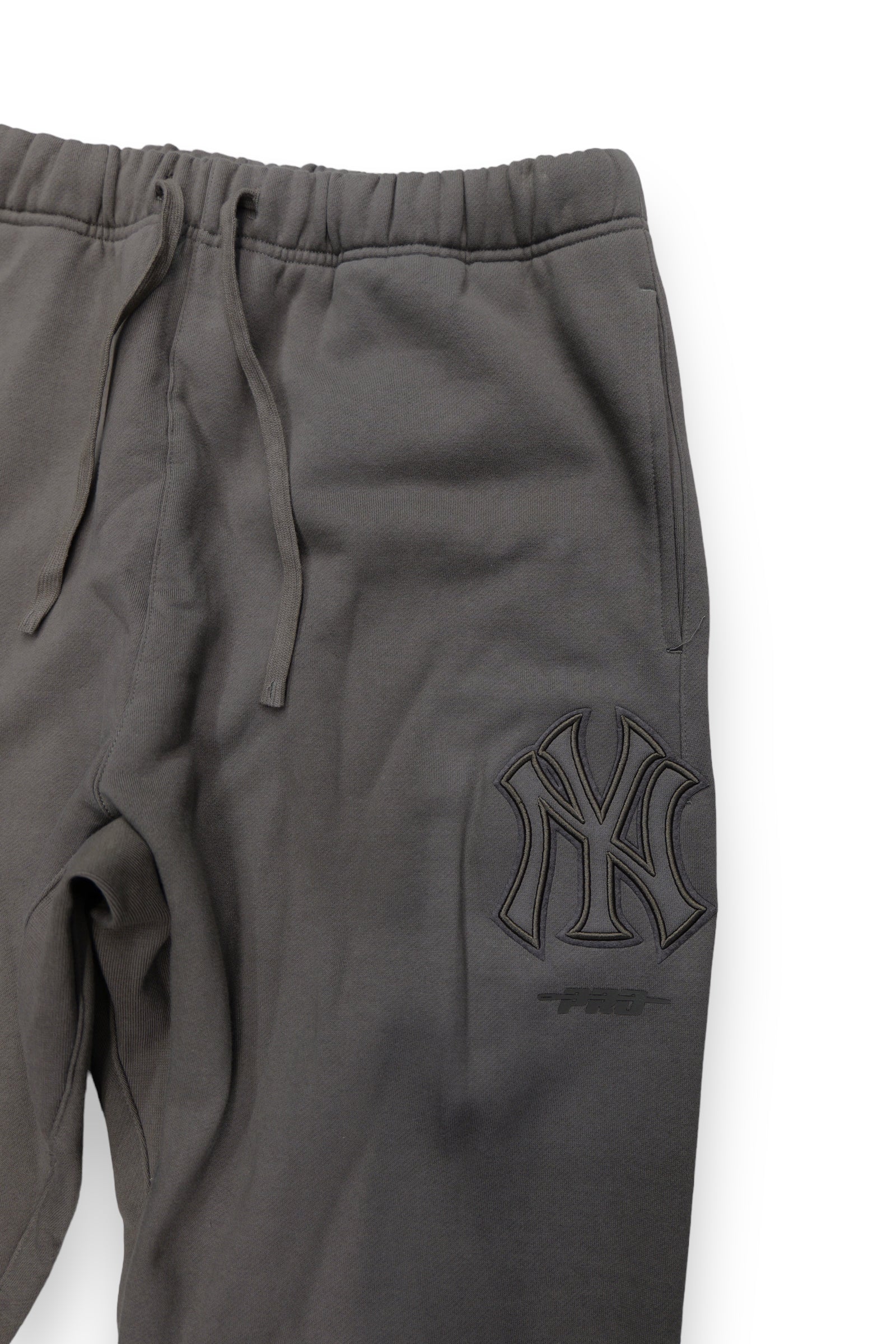 Pro Standard New York Yankees Sweatsuit (Dark Taupe)